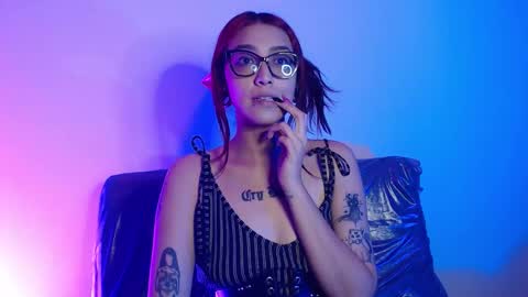 Snapshot of alice_phantom chatting on January 16, 2:59 am online show from January 16, 2:59 am