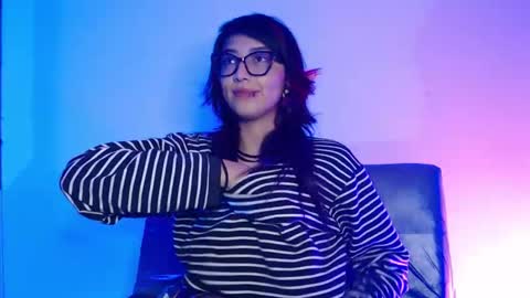 Snapshot of alice_phantom chatting on February 19, 11:23 pm online show from February 19, 11:23 pm