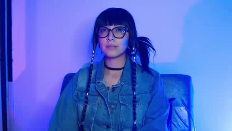 Snapshot of alice_phantom chatting on February 27, 12:21 am online show from February 27, 12:21 am