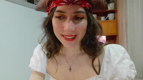 Snapshot of alice_sincere chatting on April 24, 9:17 pm Alice Love you all online show from April 24, 9:17 pm