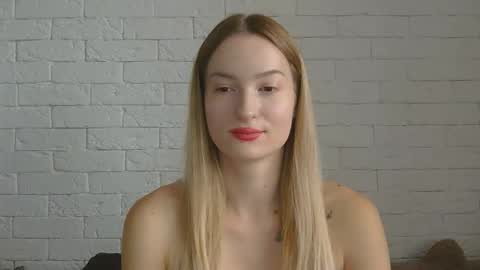Snapshot of alice_sweet_01 chatting on October 2, 1:07 pm Alice online show from October 2, 1:07 pm