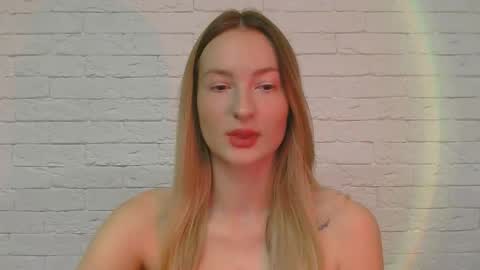 Snapshot of alice_sweet_01 chatting on November 22, 2:49 pm Alice online show from November 22, 2:49 pm