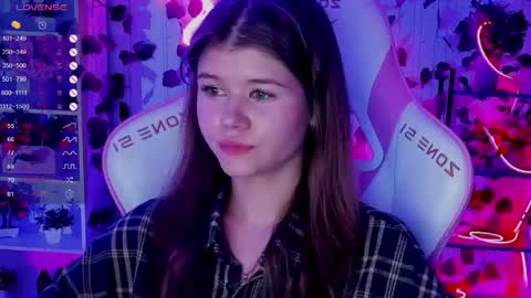 Snapshot of alice_tails chatting on May 3, 7:31 pm Alice online show from May 3, 7:31 pm