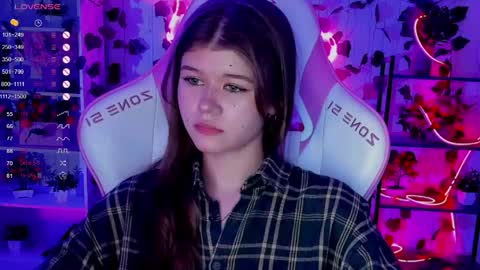 Snapshot of alice_tails chatting on May 25, 8:26 pm Alice online show from May 25, 8:26 pm