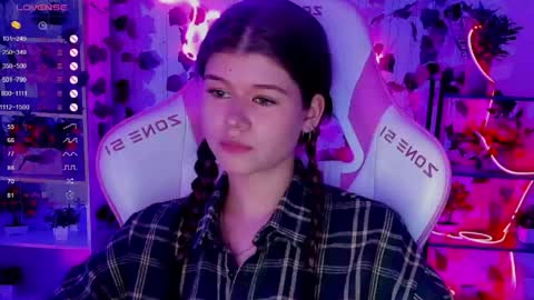 Snapshot of alice_tails chatting on May 26, 8:49 pm Alice online show from May 26, 8:49 pm