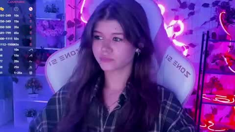 Snapshot of alice_tails chatting on July 7, 7:51 pm Alice online show from July 7, 7:51 pm