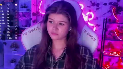Snapshot of alice_tails chatting on July 8, 7:29 pm Alice online show from July 8, 7:29 pm