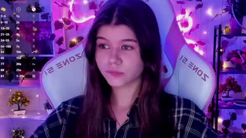 Snapshot of alice_tails chatting on July 27, 9:44 pm Alice online show from July 27, 9:44 pm