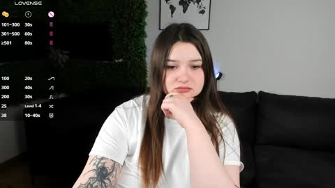 Snapshot of alice_walters chatting on December 9, 4:15 pm Alice online show from December 9, 4:15 pm