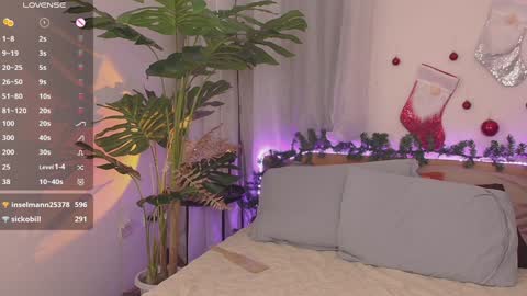 Snapshot of alice_walters chatting on January 11, 11:13 pm Alice online show from January 11, 11:13 pm