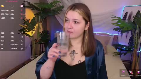 Snapshot of alice_walters chatting on December 14, 5:29 pm Alice online show from December 14, 5:29 pm