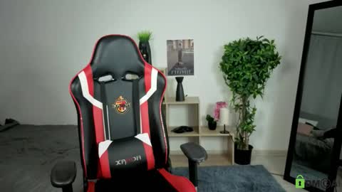 Snapshot of alice_whiteflower chatting on October 28, 3:14 pm Alice online show from October 28, 3:14 pm