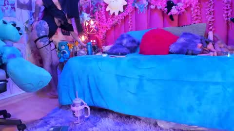     online show from June 8, 9:48 pm