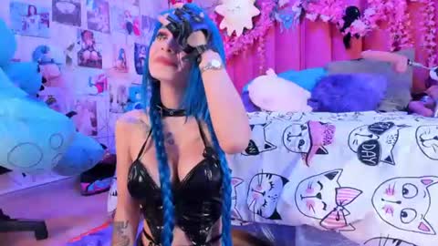     online show from June 11, 9:13 pm