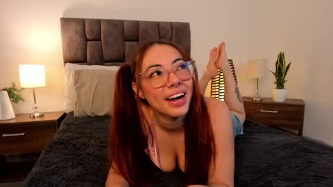 Snapshot of alicecullenn_ chatting on November 14, 3:11 pm Alice Cullen online show from November 14, 3:11 pm