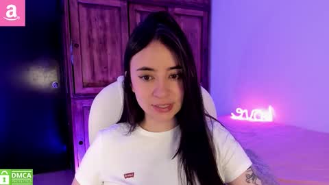 Snapshot of alicee_2 chatting on November 13, 4:39 pm Aliceee .. 97YP9VWGZHrefnav wishlist lists 1 online show from November 13, 4:39 pm