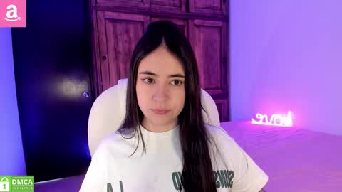 Snapshot of alicee_2 chatting on December 17, 6:03 pm Aliceee .. 97YP9VWGZHrefnav wishlist lists 1 online show from December 17, 6:03 pm