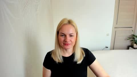 Snapshot of alicee__grace chatting on March 18, 9:45 am Alicee online show from March 18, 9:45 am