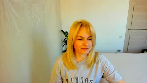 Snapshot of alicee__grace chatting on March 22, 9:45 am Alicee online show from March 22, 9:45 am