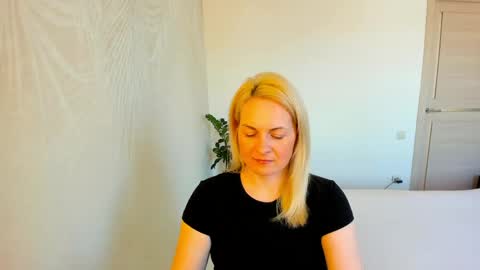 Snapshot of alicee__grace chatting on March 23, 7:56 am Alicee online show from March 23, 7:56 am