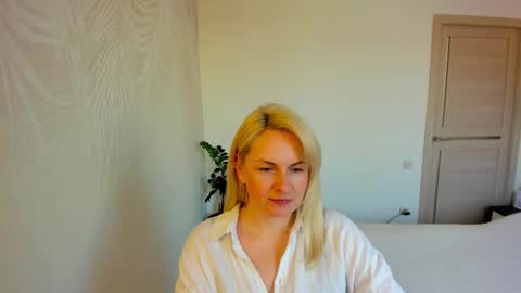 Snapshot of alicee__grace chatting on March 25, 12:33 pm Alicee online show from March 25, 12:33 pm