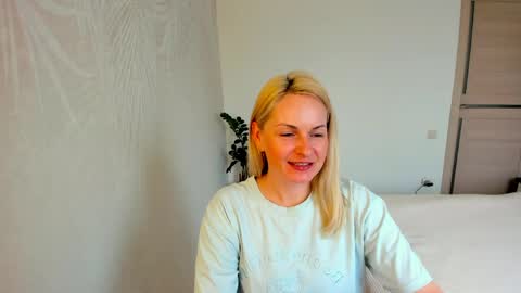 Snapshot of alicee__grace chatting on March 26, 10:43 am Alicee online show from March 26, 10:43 am