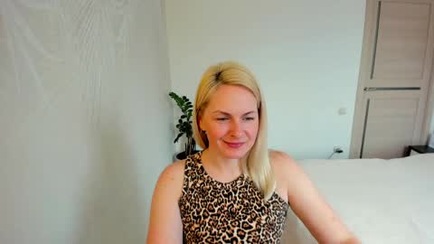 Snapshot of alicee__grace chatting on March 27, 7:47 am Alicee online show from March 27, 7:47 am