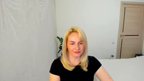 Snapshot of alicee__grace chatting on March 28, 5:01 pm Alicee online show from March 28, 5:01 pm