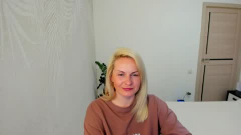 Snapshot of alicee__grace chatting on March 29, 7:14 pm Alicee online show from March 29, 7:14 pm