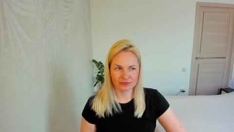 Snapshot of alicee__grace chatting on March 30, 8:37 am Alicee online show from March 30, 8:37 am