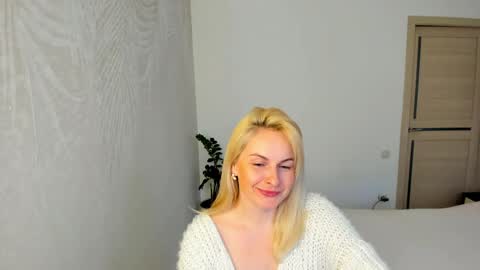 Snapshot of alicee__grace chatting on April 1, 12:39 pm Alicee online show from April 1, 12:39 pm