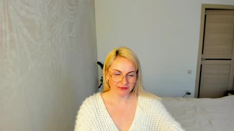 Snapshot of alicee__grace chatting on April 1, 2:03 pm Alicee online show from April 1, 2:03 pm