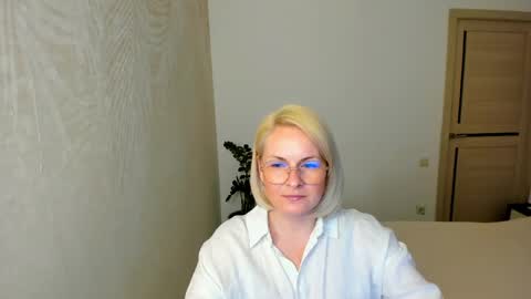 Snapshot of alicee__grace chatting on April 14, 7:09 pm Alicee online show from April 14, 7:09 pm