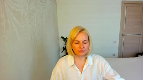 Snapshot of alicee__grace chatting on April 15, 11:28 am Alicee online show from April 15, 11:28 am