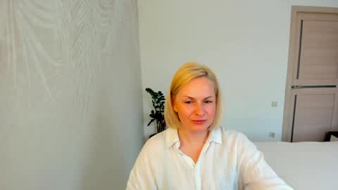 Snapshot of alicee__grace chatting on April 22, 8:28 am Alicee online show from April 22, 8:28 am