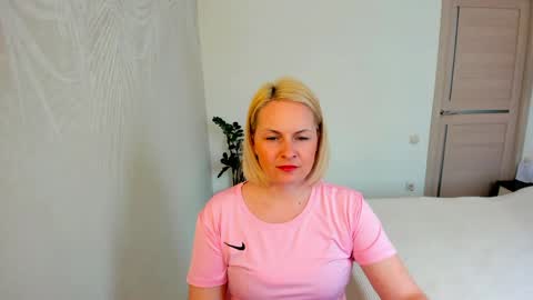 Snapshot of alicee__grace chatting on April 23, 9:19 am Alicee online show from April 23, 9:19 am