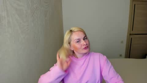 Snapshot of alicee__grace chatting on April 25, 6:49 pm Alicee online show from April 25, 6:49 pm