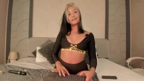 alicee_clark_ online show from June 8, 11:43 am