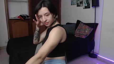 alicee_logan_ online show from October 22, 12:33 am