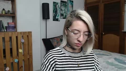 alicee_logan_ online show from April 27, 1:25 am