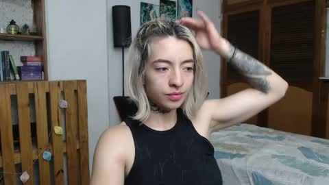 alicee_logan_ online show from April 29, 2:04 am