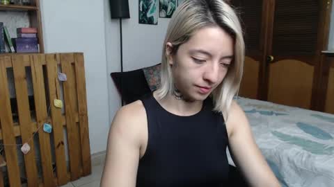 alicee_logan_ online show from May 2, 1:54 am