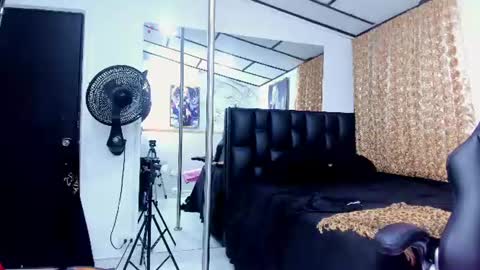 Snapshot of alicee_mature chatting on June 13, 9:13 pm alicee online show from June 13, 9:13 pm