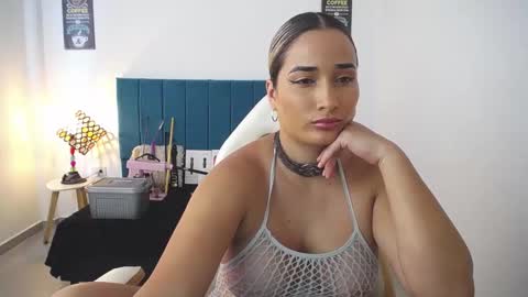 Alicia    1000 PM - 600 AM COLOMBIAN TIME online show from October 3, 9:34 pm