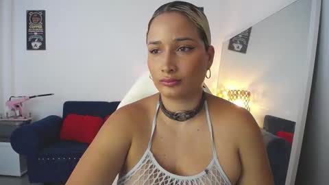 Alicia    1000 PM - 600 AM COLOMBIAN TIME online show from December 17, 10:05 pm