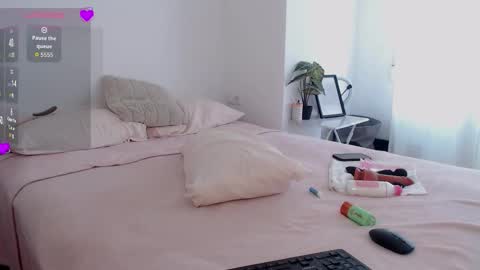 Snapshot of alicee_wonders chatting on September 11, 9:31 am Alice online show from September 11, 9:31 am