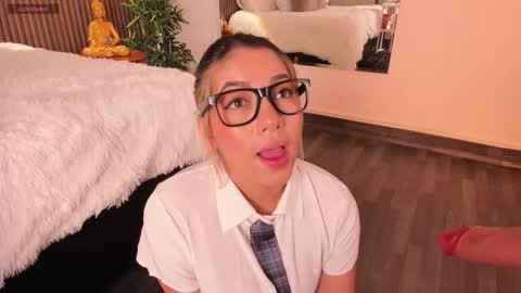 Snapshot of alicehanz_ chatting on November 28, 2:36 am Alice online show from November 28, 2:36 am