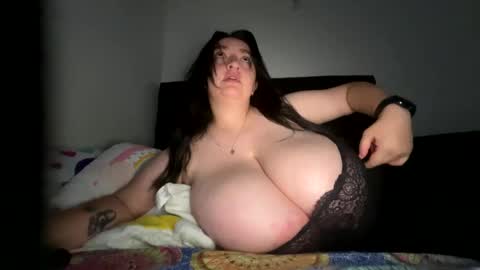 Snapshot of aliceinboobieland chatting on February 6, 2:44 am Aliceinboobieland online show from February 6, 2:44 am