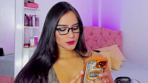 Snapshot of alicekiing_ chatting on February 6, 3:06 am ALICEKIING online show from February 6, 3:06 am