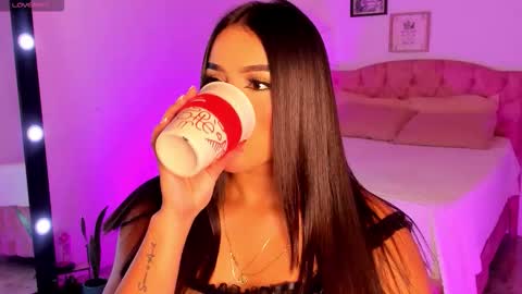 Snapshot of alicekiing_ chatting on November 11, 2:33 am ALICEKIING online show from November 11, 2:33 am